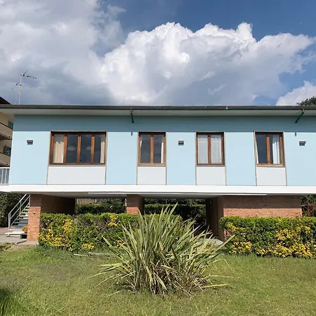 La Casina Del Sole بيت للعطل مارينا دي بييتراسانْت